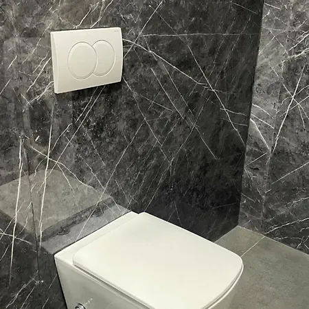 Grey Opal * Tirana