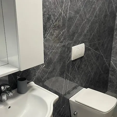 Grey Opal Apartment *